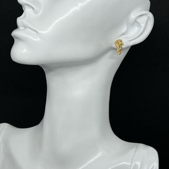 Vintage Gold Seahorse Post Earrings - Picture 2 of 6